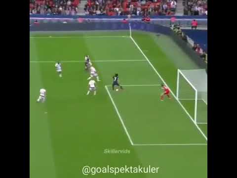 GOLL Backhil Cavani di PSG