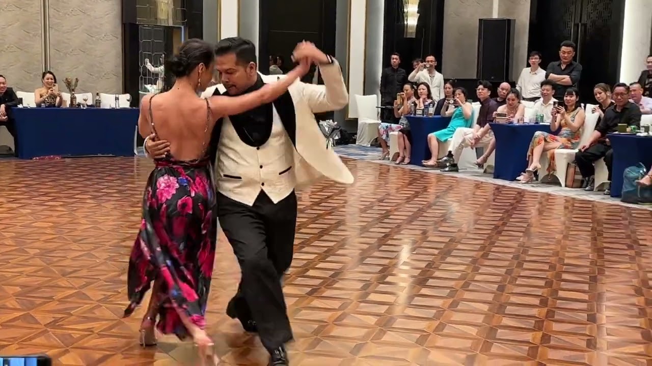 Video thumbnail for Sebastian Arce y Maria Marinova SuZhou festival China Aug 2023, Reliquias Portenas, 2/4