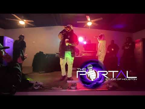 "Showtyme" Feat:  S.M.G. JB, Team Stackz Keezy  on Wreckshop Tour