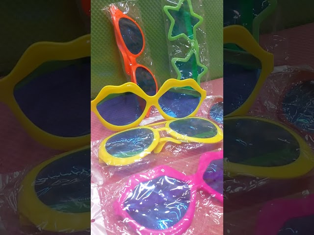 Vídeo relacionado con 2 Gafas Divertidas con Ojos Oscilantes, Gafas de Fiesta para Fotos, Accesorios de Disfraces, Cosplay y Fiestas Infantiles para Adultos