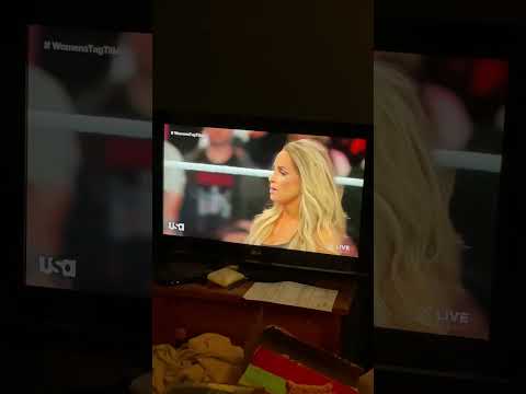 WWE RAW TRISH STRATUS TURNS HEEL AND ATTACKS BECKY LYNCH AFTER LOSING THE TAG TEAM CHAMPIONSHIPS