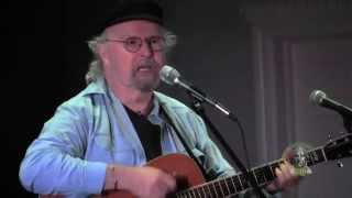 Tom Paxton zings Trump and sings for GOP candidates