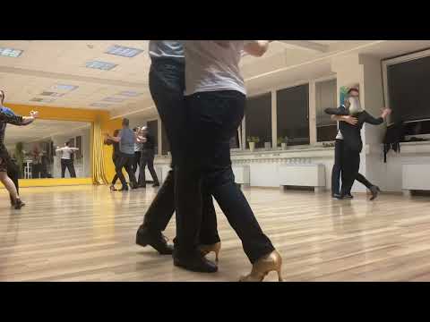 Plesni spekter Plesni tečaj Družabni ples v paru Dunajski valček Valerija Rahle Mbanwi