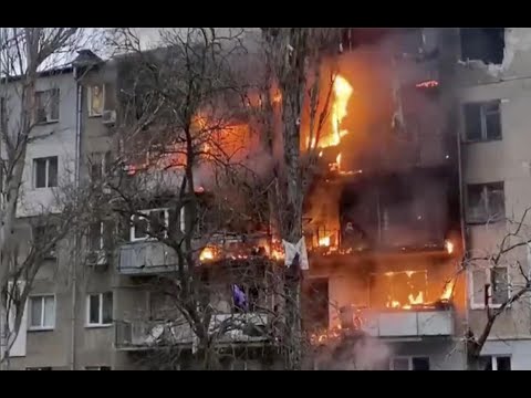 Tag 10 des Ukraine-Kriegs: Raketen bei Flug auf Mariupol gefilmt – riesige Feuersäule an Flughafen