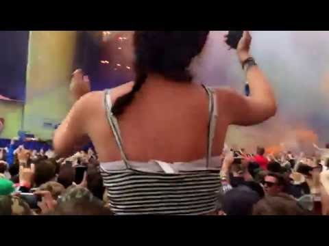 The Courteeners 'Are You In Love With a Notion' Live at Leeds Festival 2016