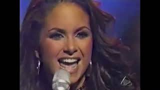 LUCERO interpreta Tácticas de Guerra