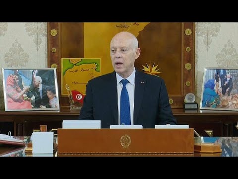 قيس سعيّد يظهر بعد أسبوعين من الغياب ويقول إن خصومه بلغوا "درجة غير مسبوقة من درجات الجنون"