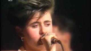 Everything but The Girl - Are You Trying To Be Funny? (Love not Money)- LIVE