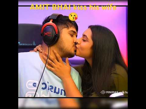 Amit bhai kiss his wife #amitbhai #desigamers #kiss #freefire #shotsfeed #shorts
