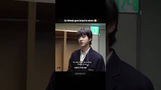 Download lagu Jin welcomed Wendy with flowers and got bread in return 😊#bts #bangtantym #jin #wendy mp3