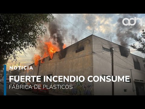 Fuerte incendio consume fábrica de plásticos en San Pedro de Los Pinos en la alcaldía Álvaro Obregón