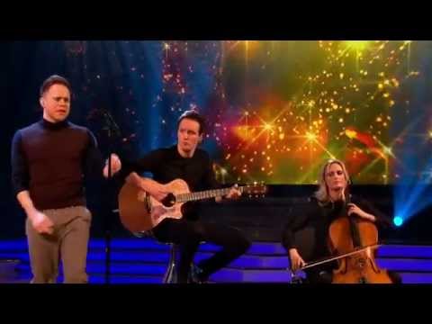 Olly Murs delivered  an emotional stripped back acoustic rendition of "Dear Darlin'