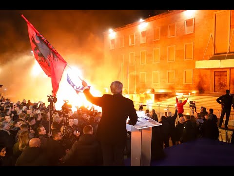 🔴Kryeministria në flakë! Bomba molotov dhe 