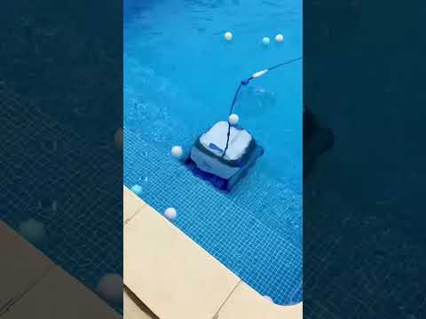 aménagement de piscine murette-pierres-galets