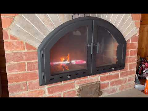 Видео о дверце камина 3