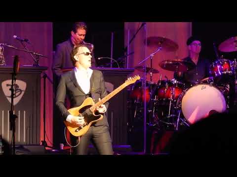 Joe Bonamassa -  guitar Fort Wayne IN 2018