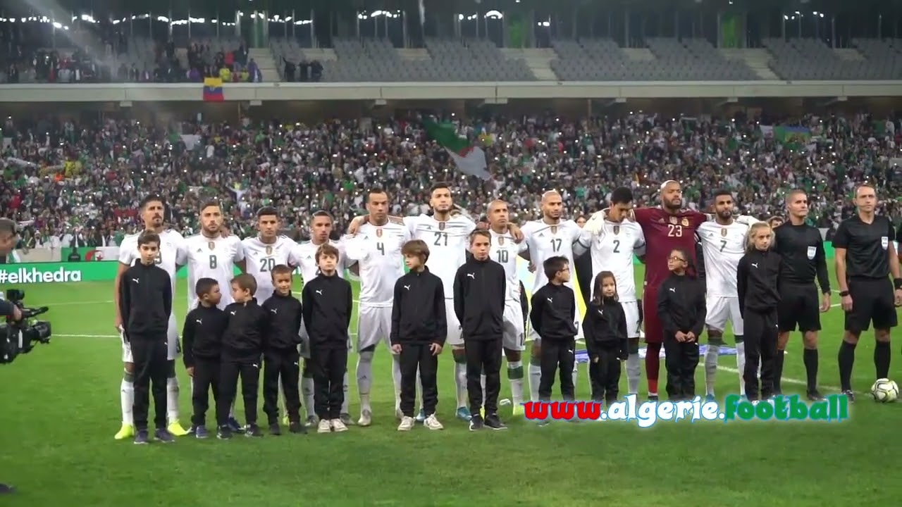 L'Hymne de l'Algérie lors du match Algérie - Colombie (3-0) au Stade Pierre Mauroy à Lille - Vidéo