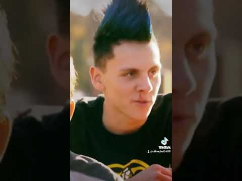 Falcão de nerd para o valentão 😎