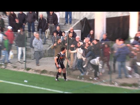 JOGADOR DO "FC FOZ" ENVOLVE-SE COM ADEPTOS DO PASTELEIRA - MINUTO90 TV