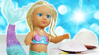 Espuma del mar para la Sirenita. La muñeca Sirena. Vídeos para niñas pequeñas