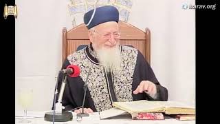 הלכות יום טוב - פרשת במדבר תשס"ז - מרן הרב מרדכי אליהו (הרב מרדכי אליהו זצ"ל) - התמונה מוצגת ישירות מתוך אתר האינטרנט יוטיוב. זכויות היוצרים בתמונה שייכות ליוצרה. קישור קרדיט למקור התוכן נמצא בתוך דף הסרטון