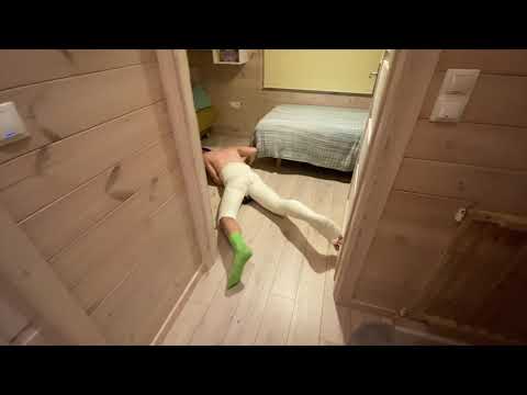 Andy big Body Cast hip spica, crawling in home