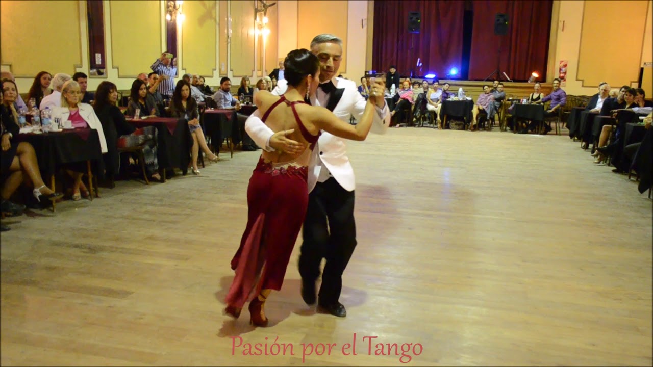 PALOMA BERRIOS y MAXIMILIANO ALVARADO Bailando el Tango NUNCA MAS en YIRA YIRA