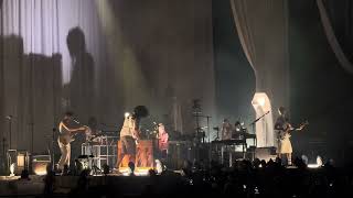 The Hayley Williams Show z osiemnastu debiutów na koncercie