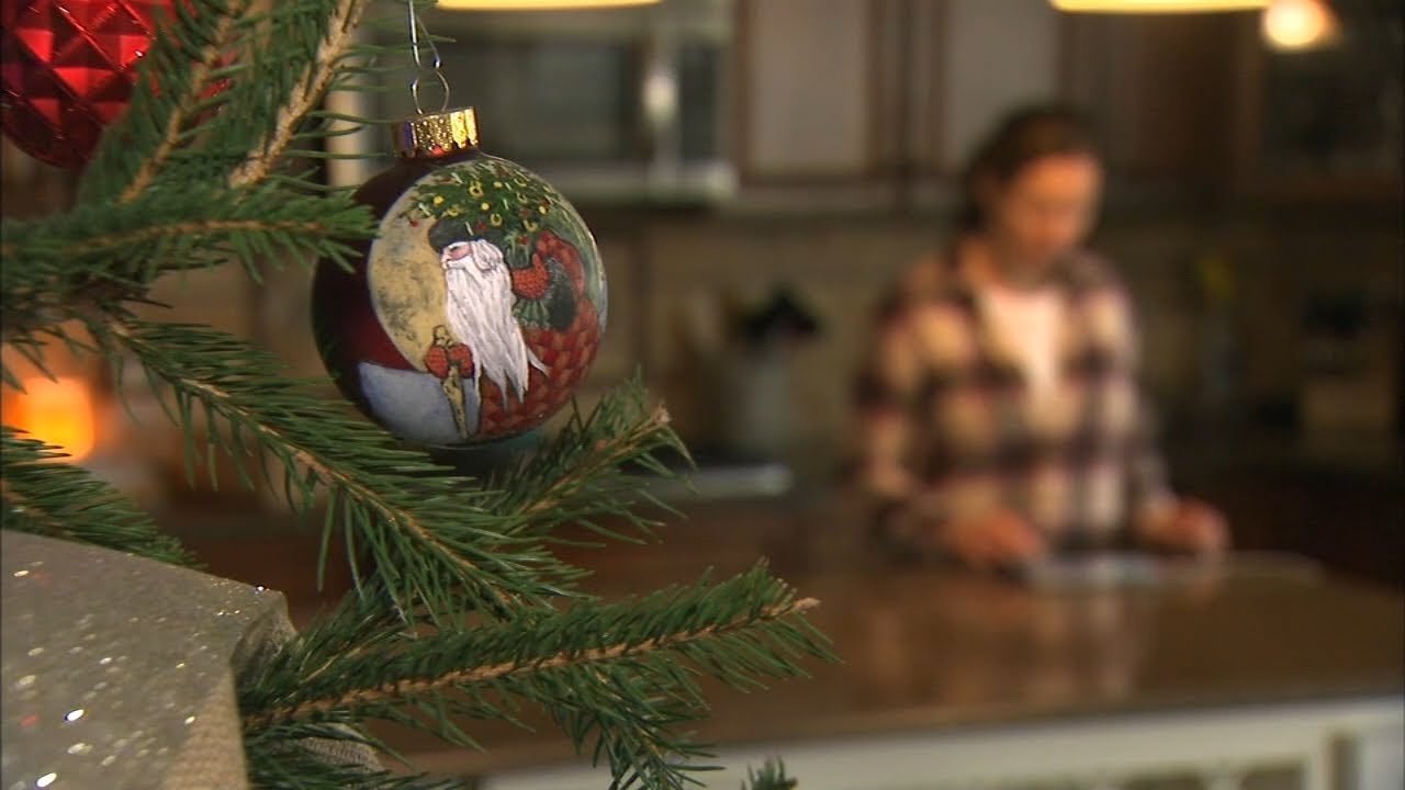 How to protect yourself from scams while holiday shopping