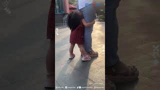 Download lagu Gemes Banget! Aksi Bocil Nangis Cari Emaknya Tapi Salah Orang, Ibunya Malah Ngakak mp3