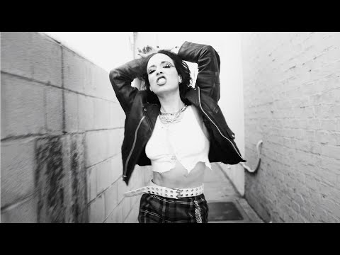 Sizzy Rocket - That Bitch (Official Music Video)