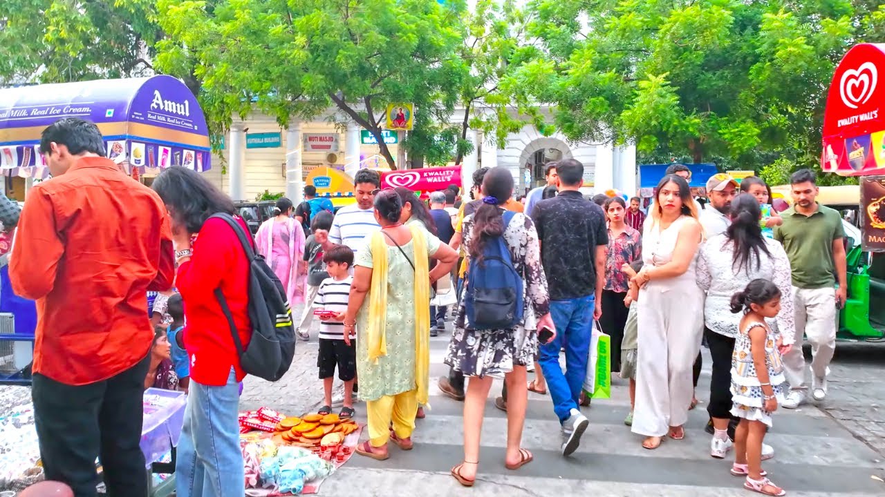 Immersive street-level walking tour through India (Daily Life 11), India, showcasing authentic urban landscapes, local architecture, and the vibrant atmosphere of the city's neighborhoods