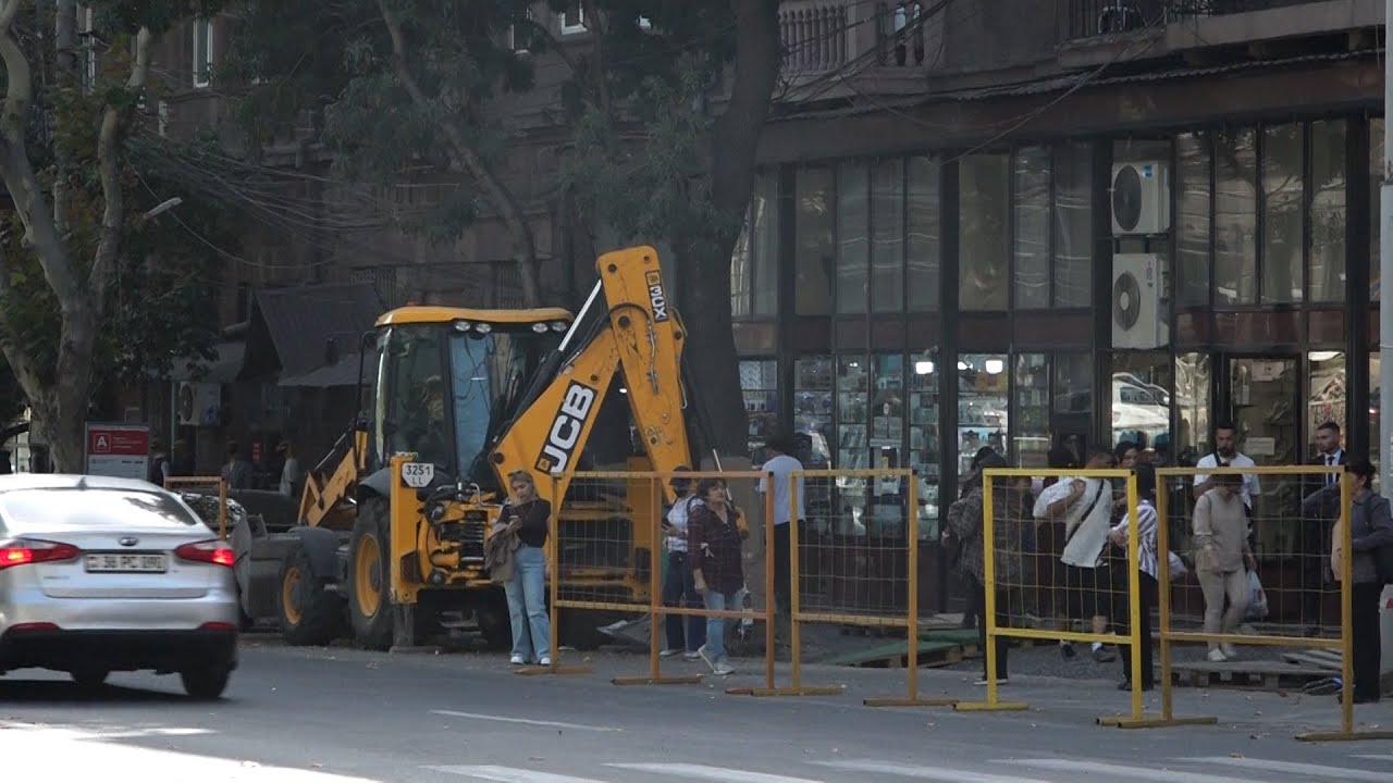 Խառնաշփոթ Երեւանի կենտրոնում․ որքան կտեւի այս կիսաքանդ վիճակը