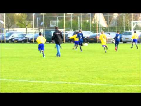 201-11-26 SV Reeshof D2 - Internos D2 werd 1-1