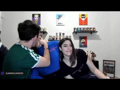 Beso de AriGameplays y Juansguarnizo en directo!   Twitch Moments!