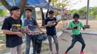 Download lagu Pengamen Lucu Kang Kecrek Goyang melintir mp3 Download lagu Pengamen Lucu Kang Kecrek Goyang melintir mp3