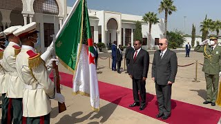 الوزير الأول يودع نظيره الإثيوبي لدى مغادرته الجزائر