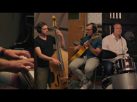 The Bassface Swing Trio feat. Bruno Müller - Stardust (Live in Studio)