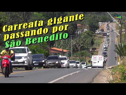 Uma carreata gigante passando por São Benedito Ceará