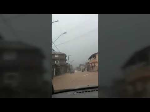 Munícipes filmam as ruas alagadas de Juquitiba no governo Ayres Scorsatto