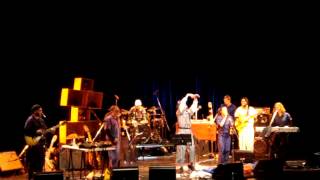 Tom Zé canta "Lua-Gira-Sol"