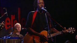 Geoffrey Oryema "Ye ye ye" Le générique du Cercle de Minuit en live