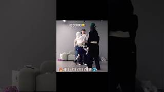 the hand  placement is driving me insane #winrina #jiminjeong #aespa #minjeong #karina #winter