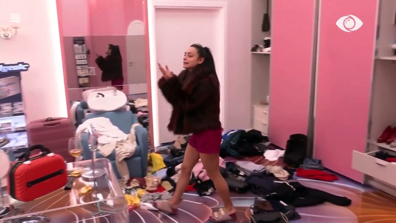 “Mua më pret dikush jashtë, mos mu afro”/ Vijon diskutimi Egli-Gjesti: Makth do të bëhem…