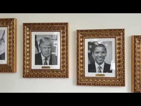 Трамп заменил портрет Байдена на фото устройства, которое автоматически ставит подпись Байдена