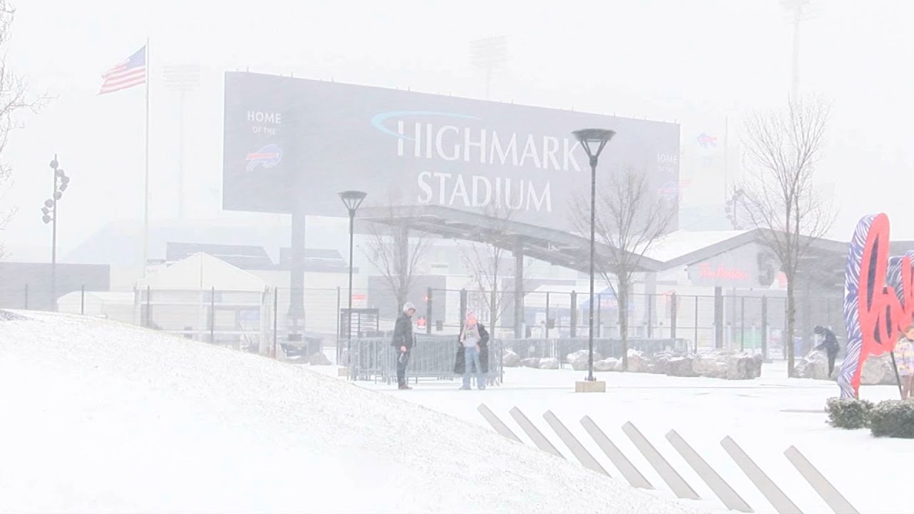 ‘Roads are getting dangerous, slippery’:  Heavy lake effect snow moves over southtowns