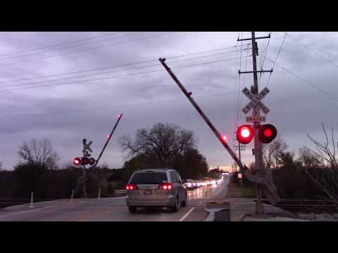 Metra 111 Races Metra 423 in Bartlett, IL 10/23/19