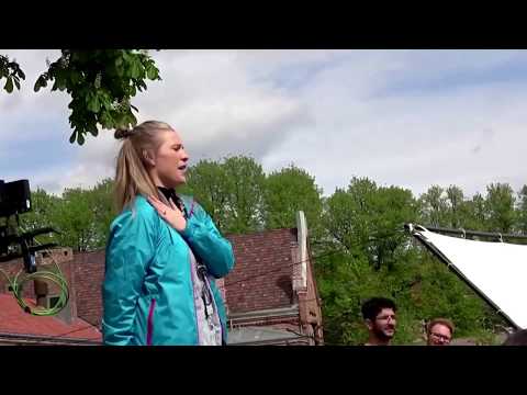 Norwegische Politiker (Premierm. Erna Solberg) führen peinlichen 'Social Distance Dance' vor. RECUT😅