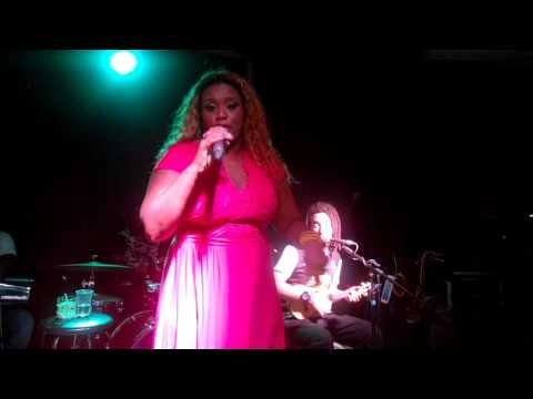 Sandra Portella - Tiro ao Álvaro