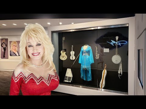 download lagu mp3 mp4 Dolly Parton Outfits, download lagu Dolly Parton Outfits gratis, unduh video klip Dolly Parton Outfits
